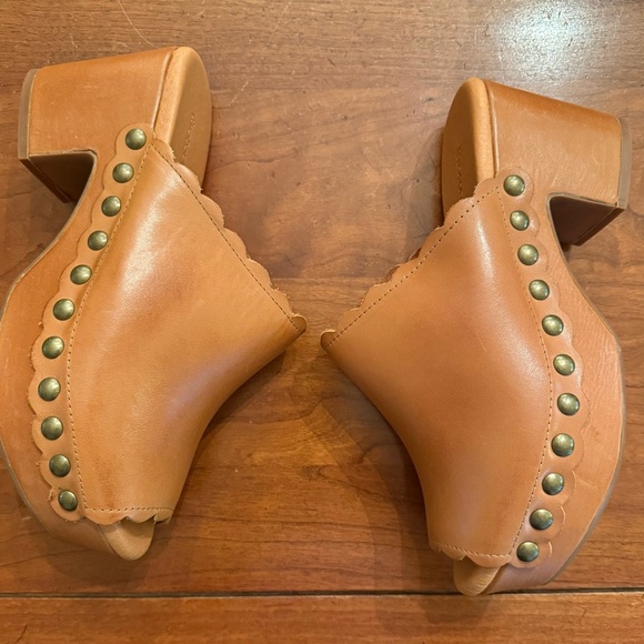 Chocolat Blu Gold Cognac Leather Scalloped Mules - Picture 3 of 5